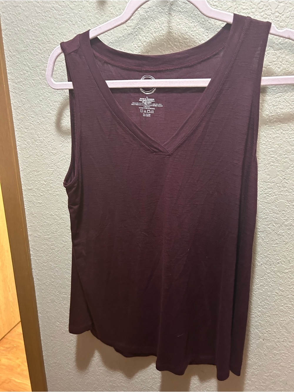 Sleeveless V-Neck Tank Top in Plum - Picture 5 of 6
